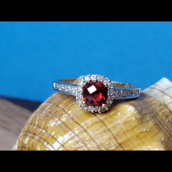 10K Yellow Gold Ring with Garnet & Diamonds Size 7 - Picture 2 of 16